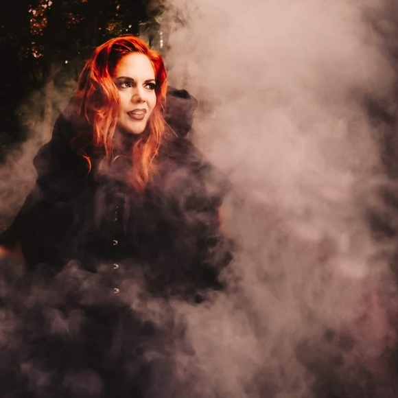 Meet your Posher, Lauren - Picture 2 of 9